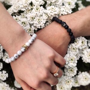 Браслет з натуральних каменів White Princess з короною кахолонг